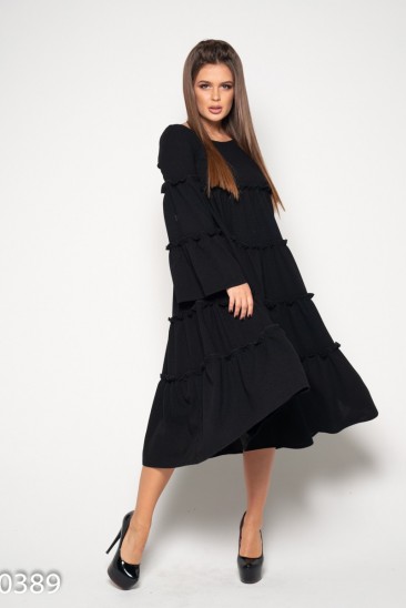 Черное платье-трапеция с воланами и рюшами