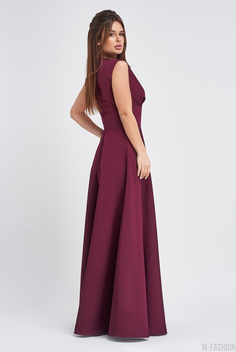 Бордовое длинное платье без рукавов- Фото 3