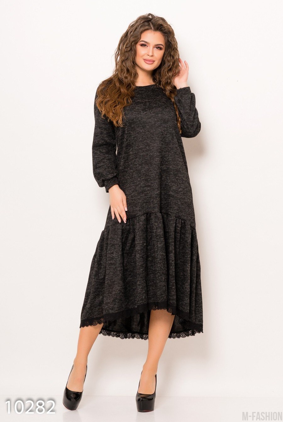 Черное меланжевое ангоровое длинное платье с широким воланом - Фото 1