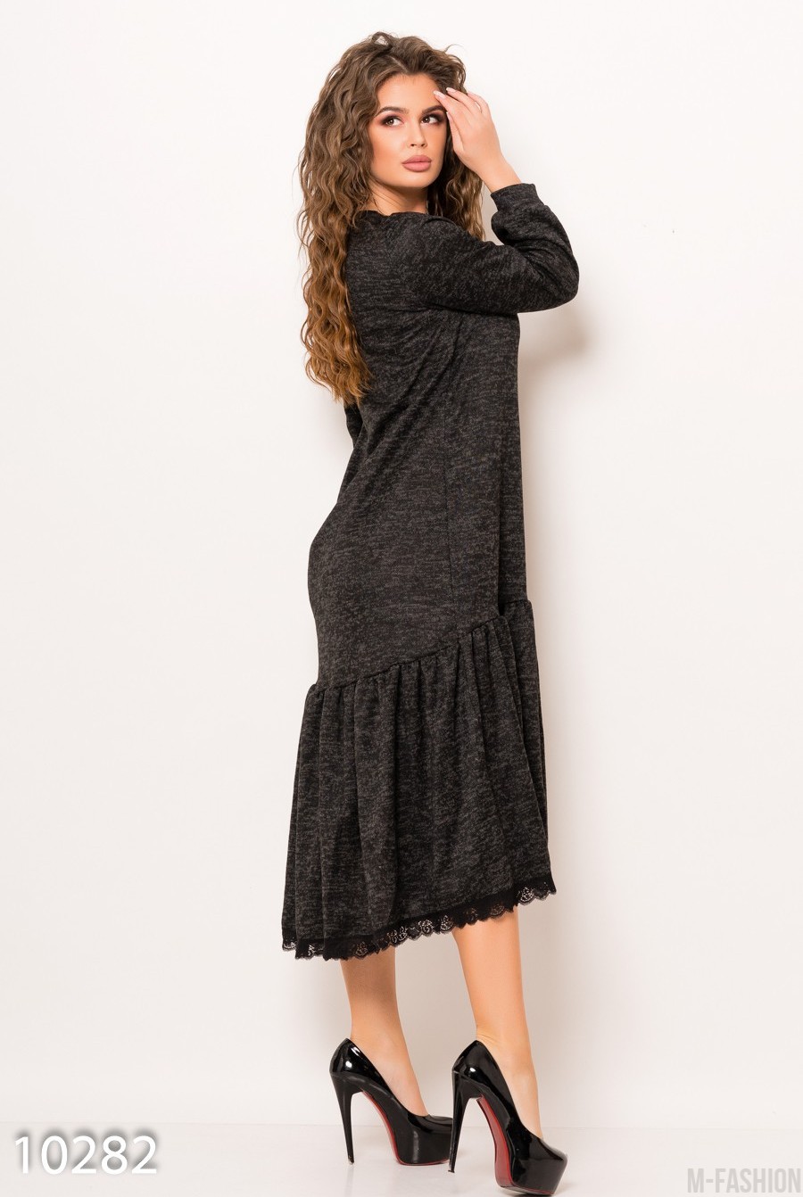 Черное меланжевое ангоровое длинное платье с широким воланом- Фото 2