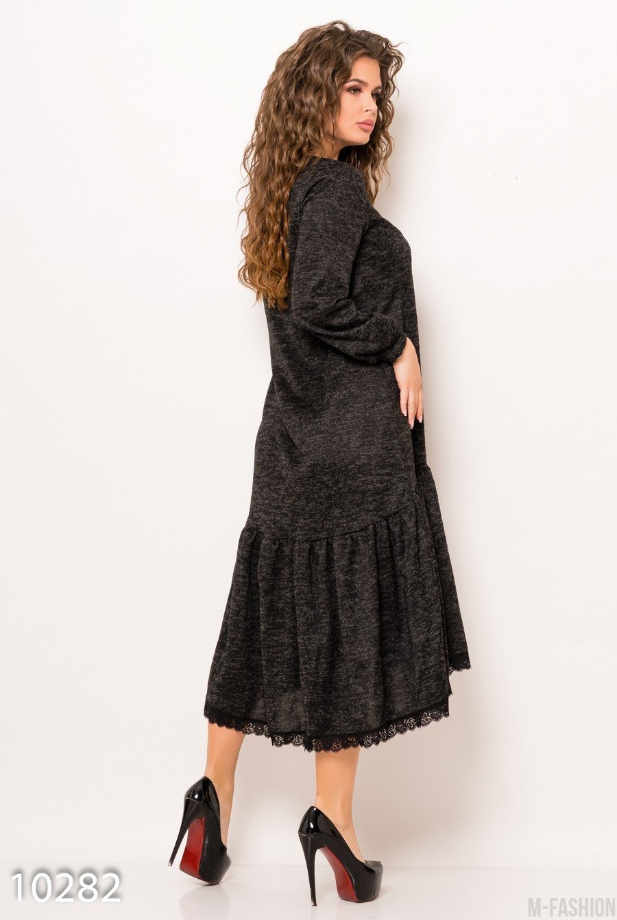 Черное меланжевое ангоровое длинное платье с широким воланом- Фото 3
