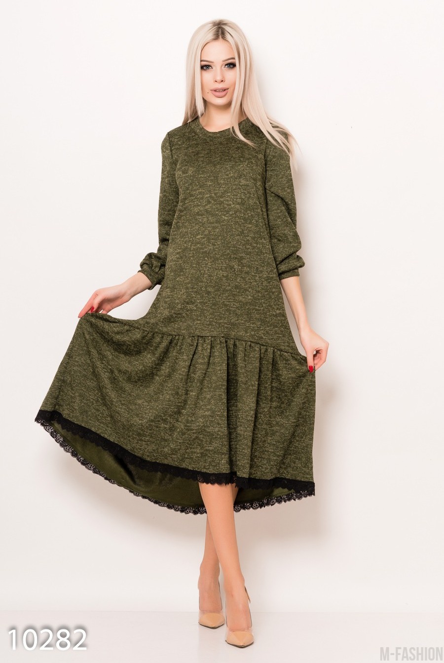 Меланжевое ангоровое длинное платье цвета хаки с широким воланом - Фото 1