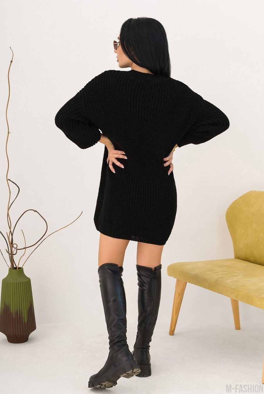 Черное шерстяное платье-свитер крупной вязки- Фото 3