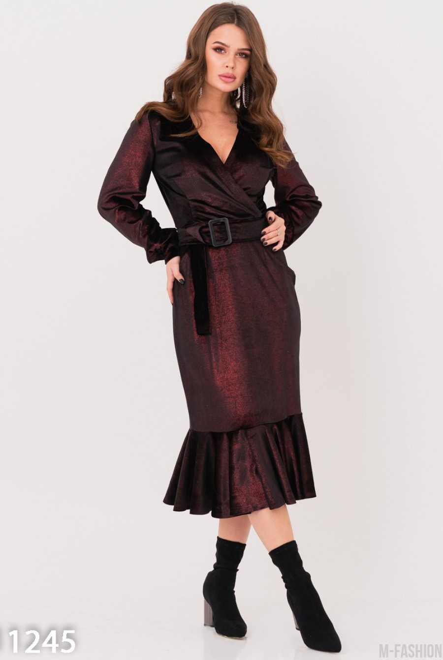 Черное велюровое платье с бордовым переливом - Фото 1