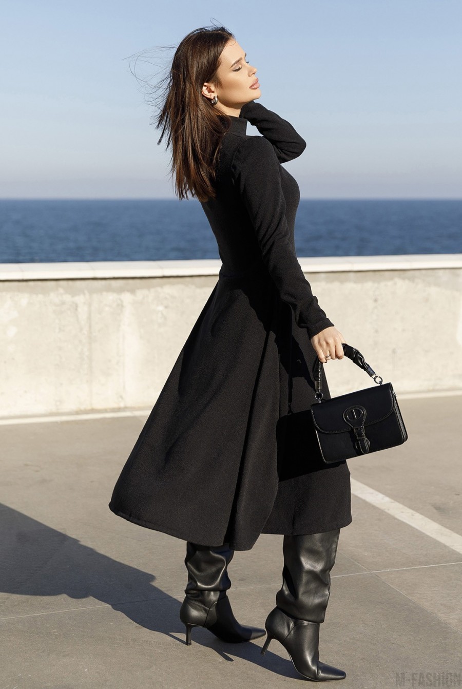 Черное ангоровое платье с воротником-стойкой- Фото 2