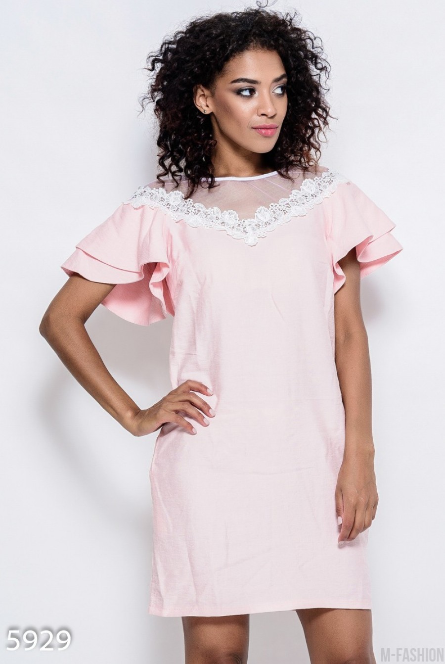 Розовое свободное коттоновое платье с кружевом по лифу, рукавами-бабочками и фатиновой белой горловиной - Фото 1