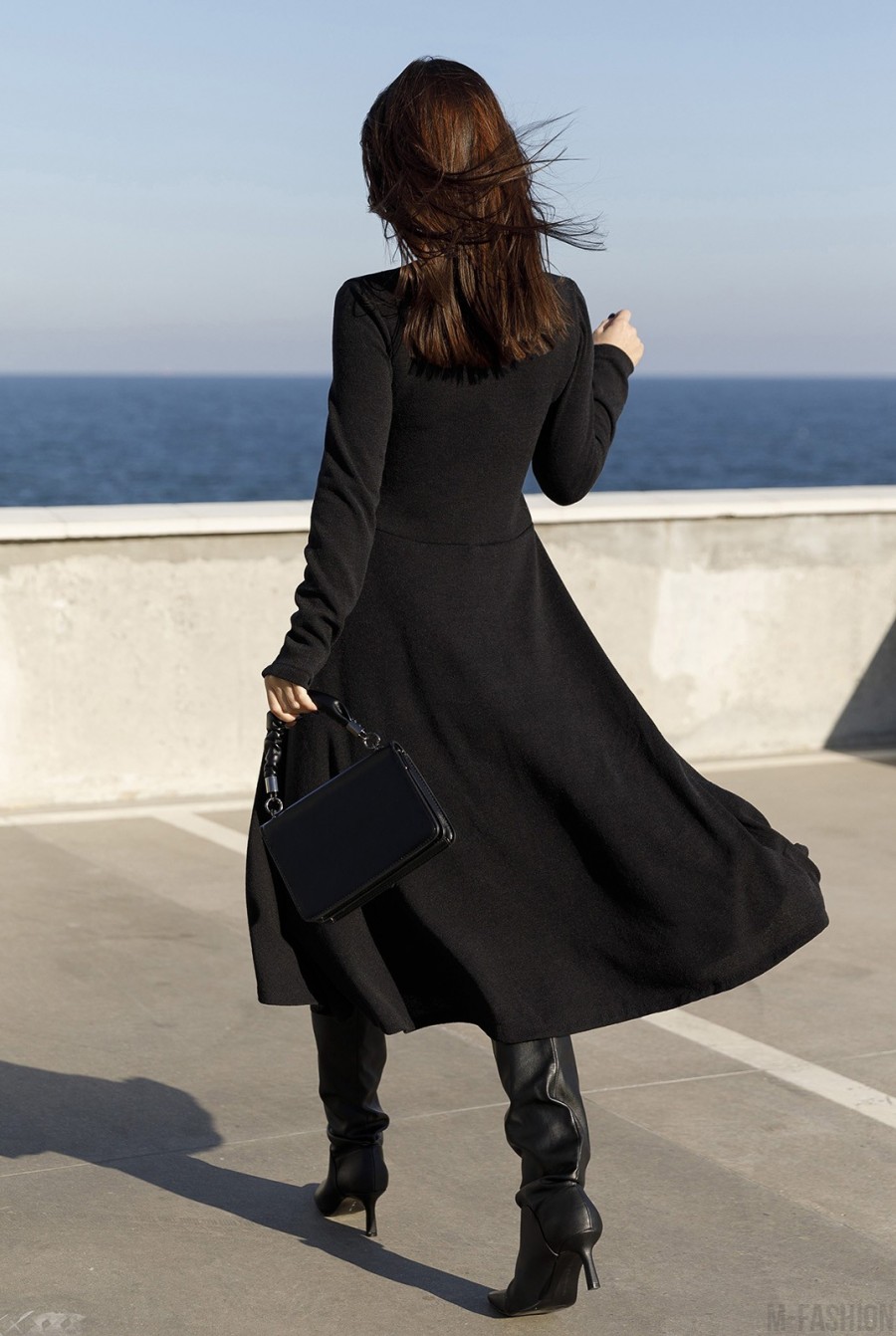 Черное ангоровое платье с воротником-стойкой- Фото 3