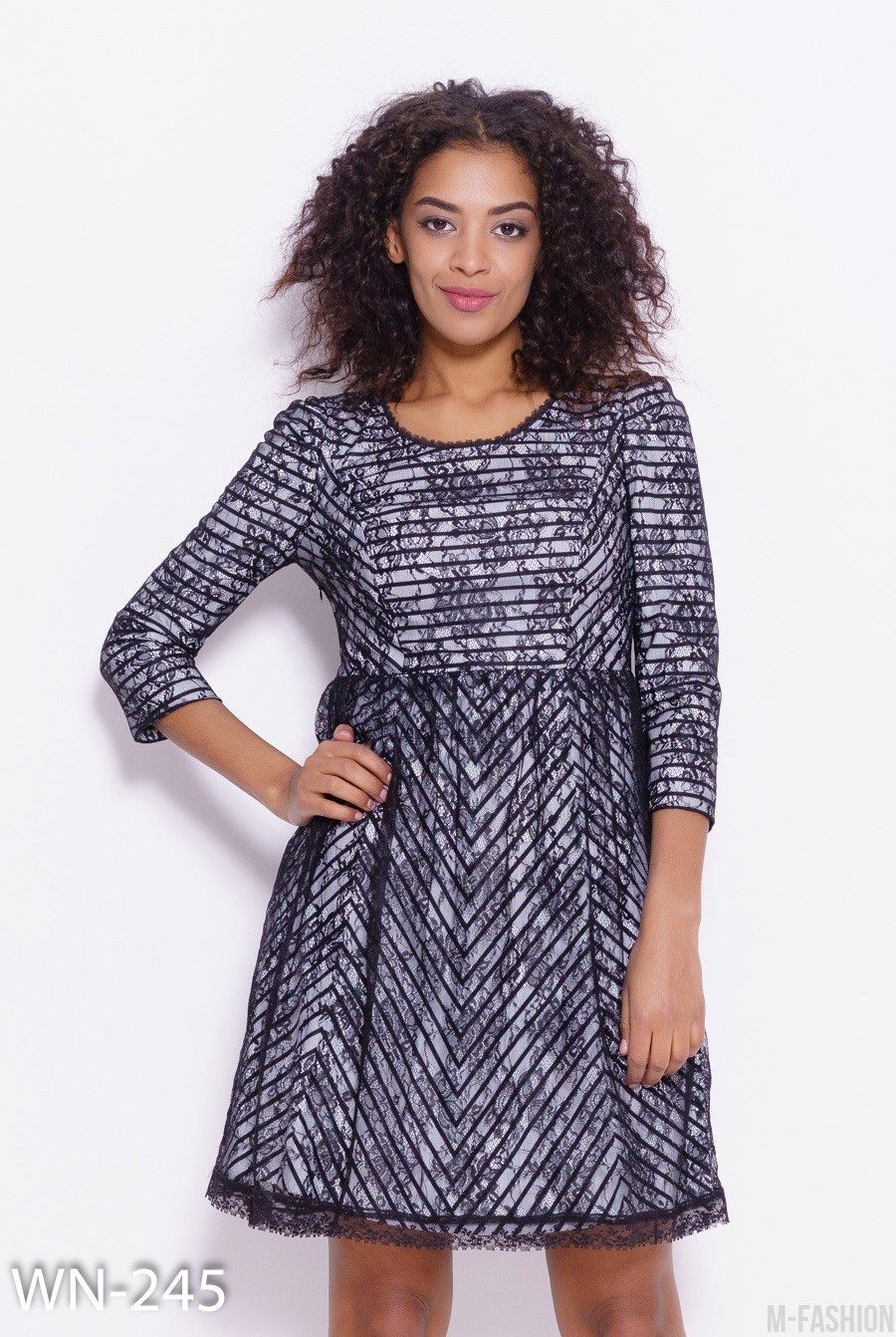 Черно-белое комбинированное полосатое платье с кружевом - Фото 1