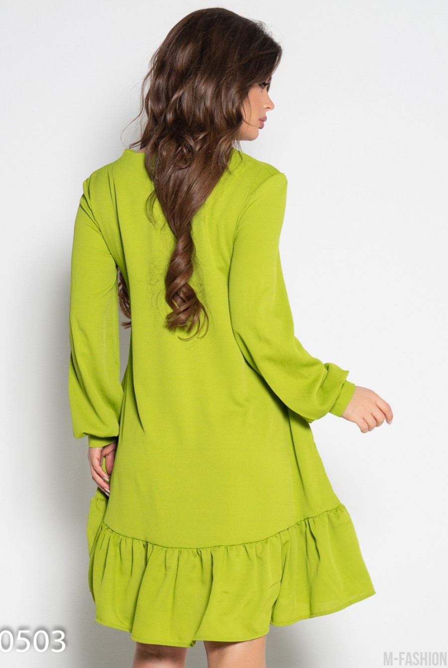 Оливковое крепдешиновое платье с воланом- Фото 5
