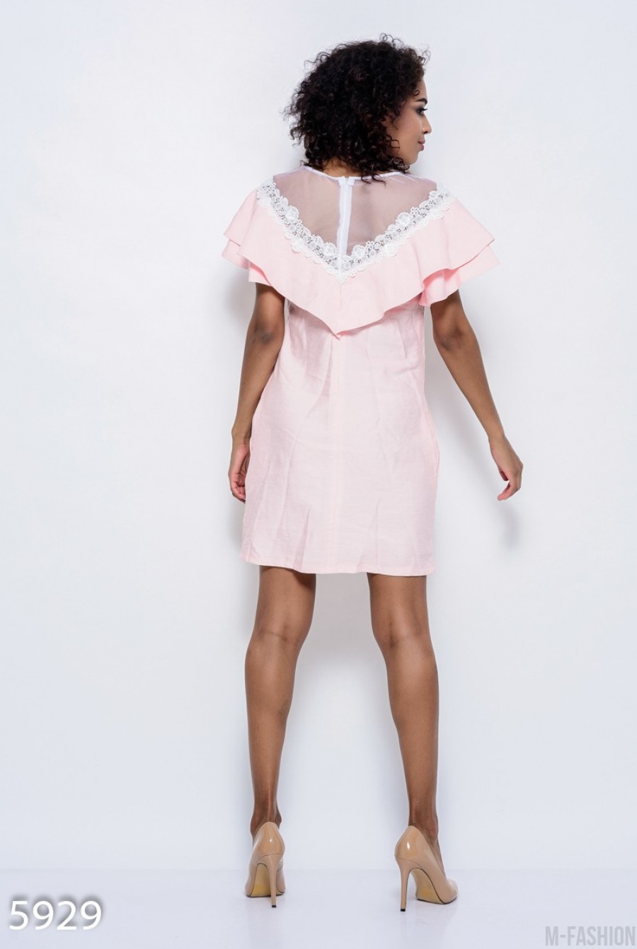 Розовое свободное коттоновое платье с кружевом по лифу, рукавами-бабочками и фатиновой белой горловиной- Фото 3