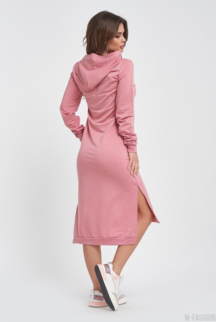 Розовое трикотажное платье с капюшоном- Фото 3