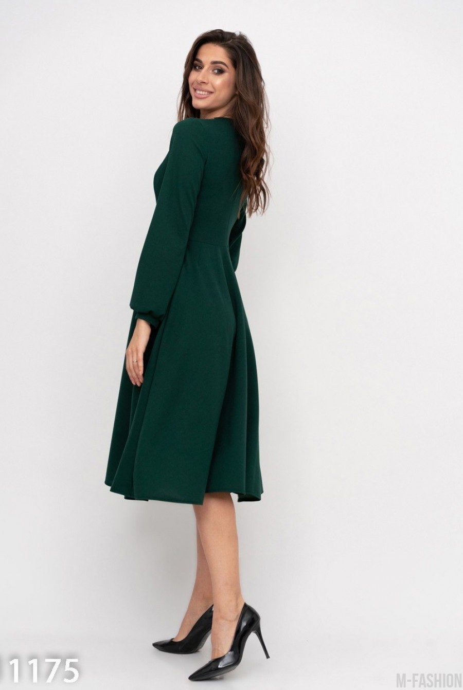 Зеленое приталенное платье с французским кружевом- Фото 2