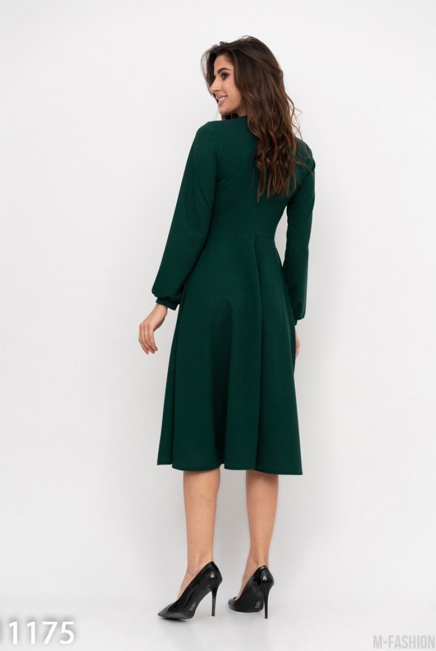Зеленое приталенное платье с французским кружевом- Фото 3