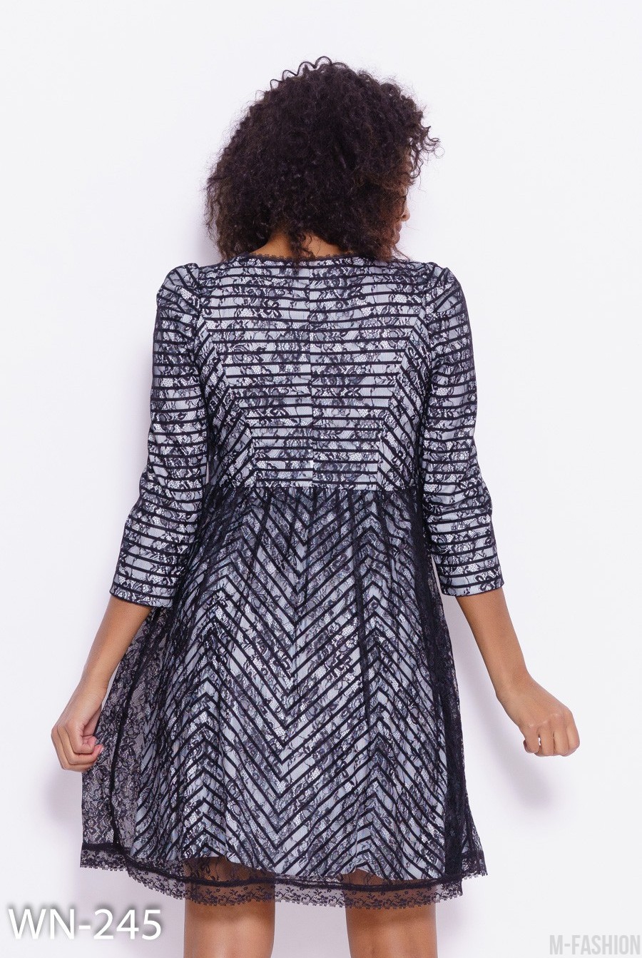 Черно-белое комбинированное полосатое платье с кружевом- Фото 3