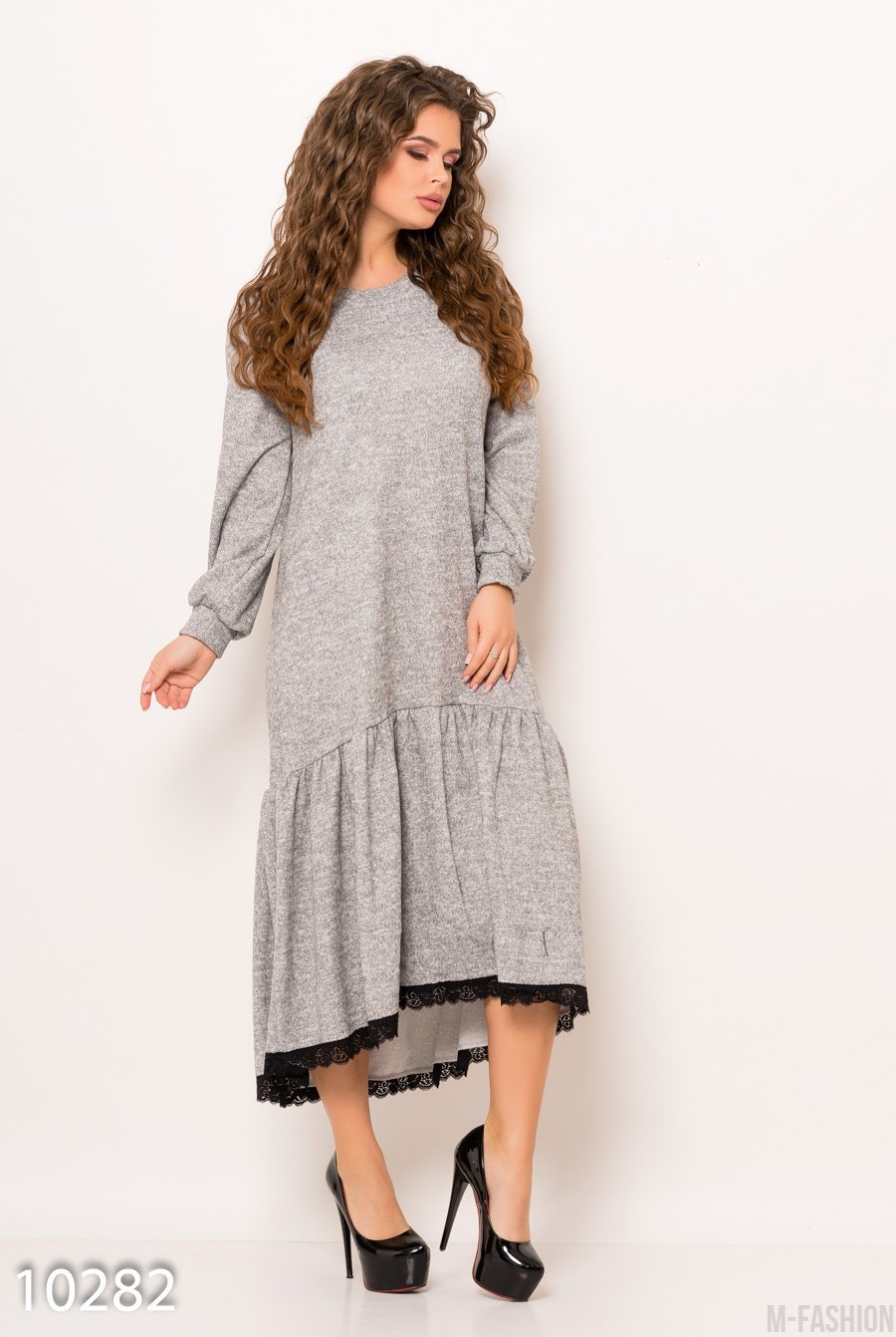 Светло-серое меланжевое ангоровое длинное платье с широким воланом- Фото 2