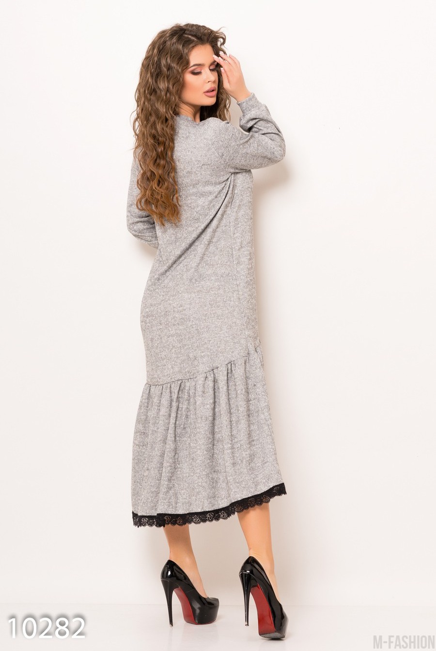 Светло-серое меланжевое ангоровое длинное платье с широким воланом- Фото 3