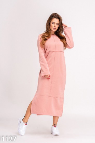 Розовое удлиненное платье утепленное флисом