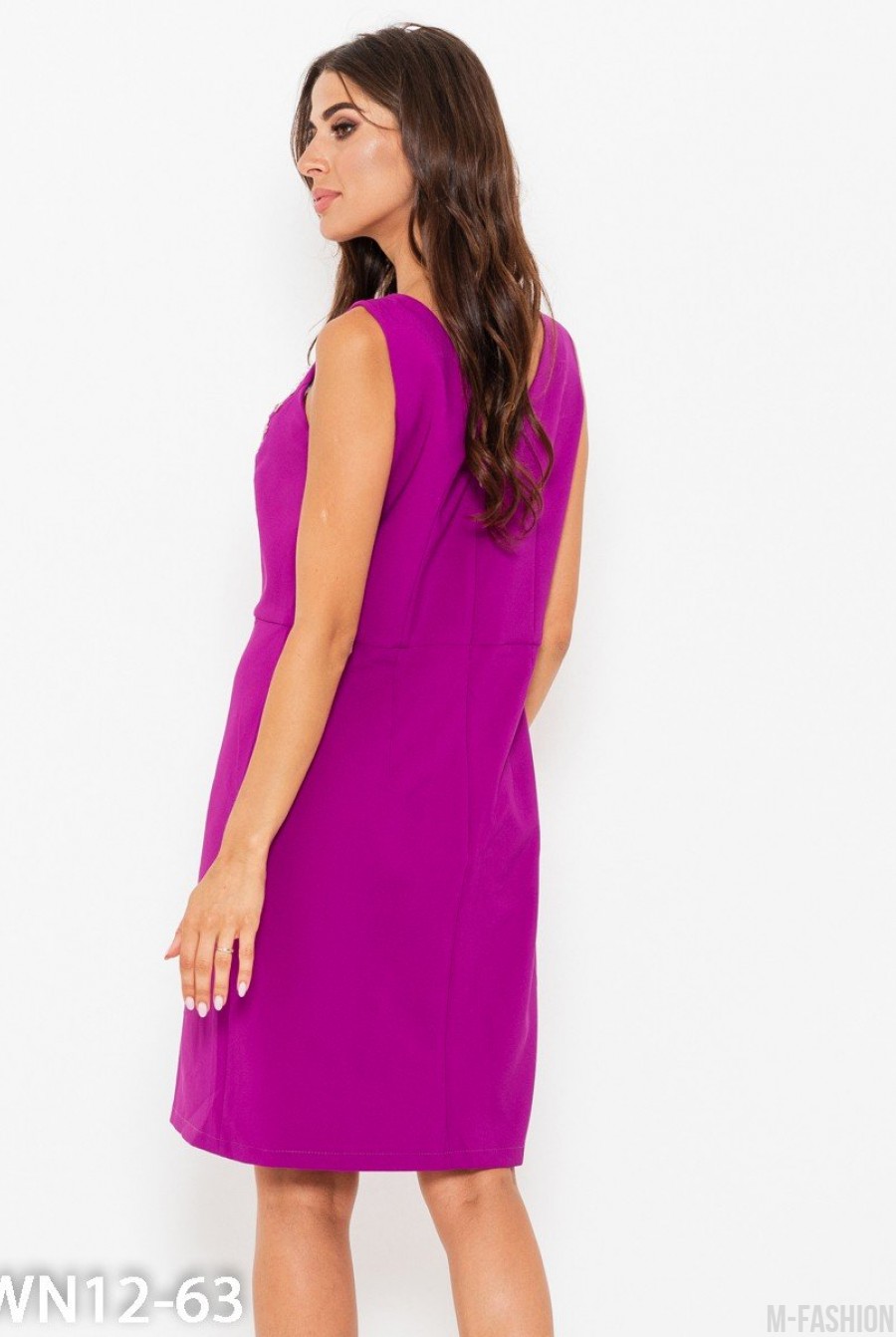 Фиолетовое платье с кружевом на декольте- Фото 3