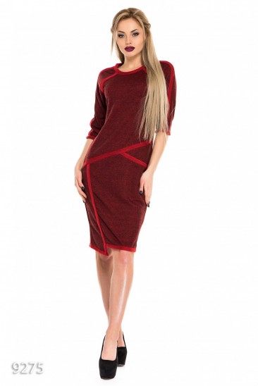 Бордовое асимметричное платье из двунити со красной отделкой