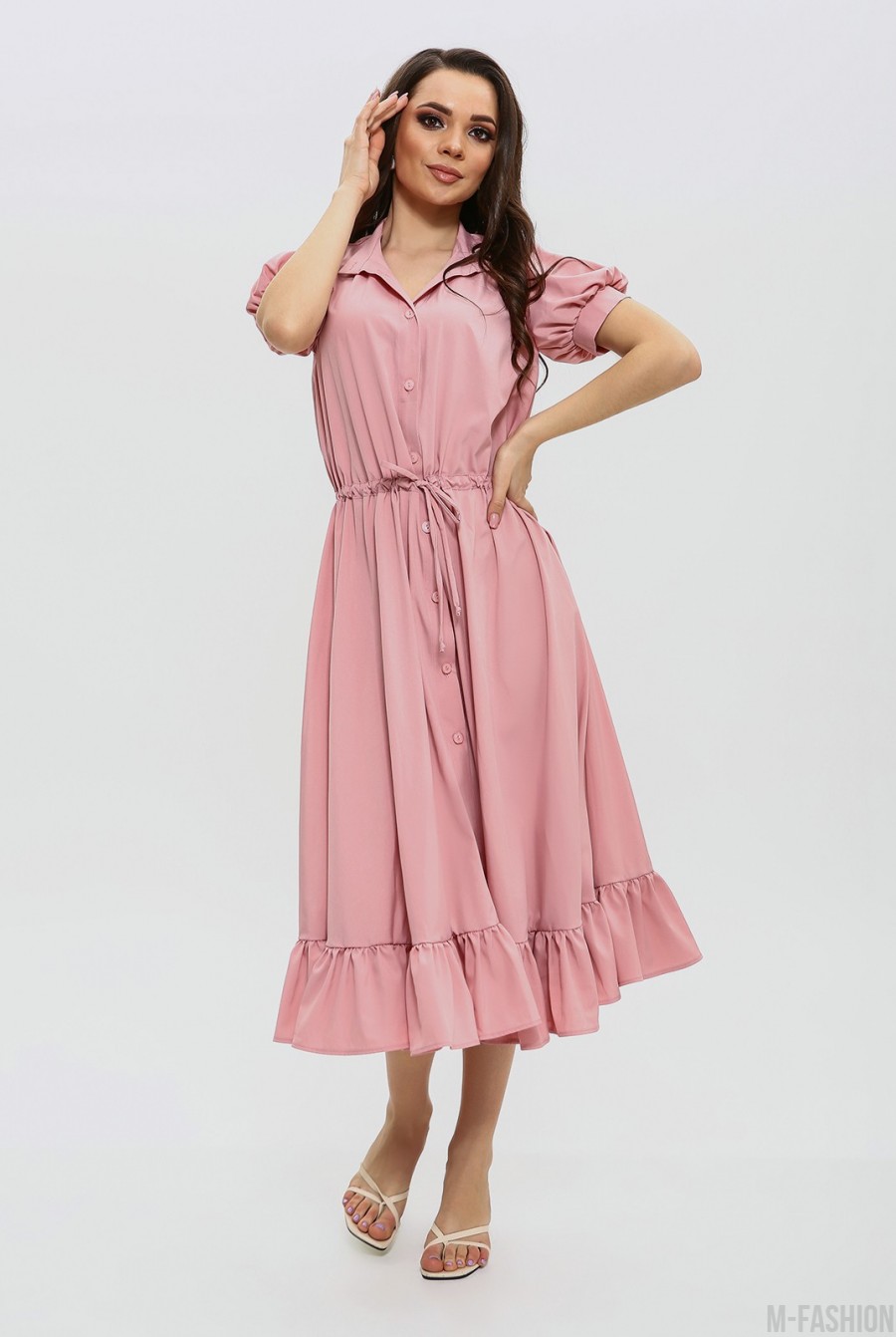 Розовое приталенное платье на пуговицах - Фото 1