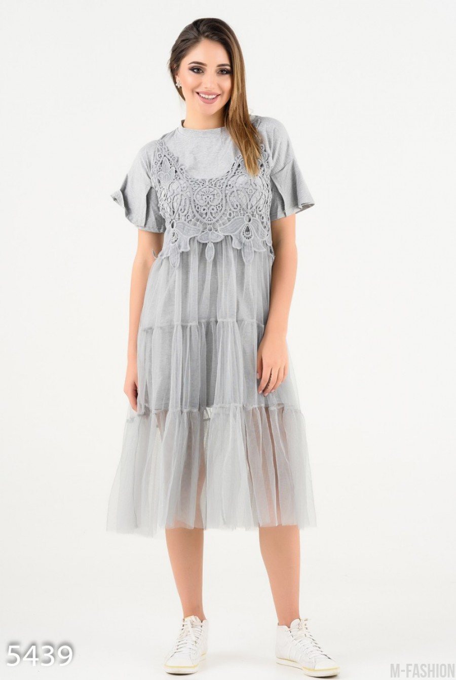 Серое платье-футболка с верхним прозрачным сарафаном с мулине - Фото 1