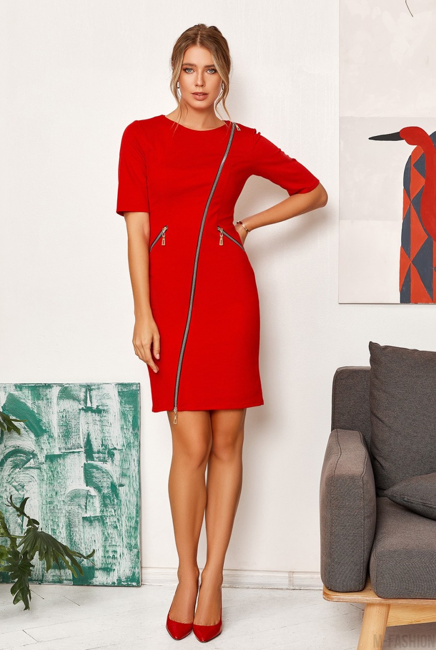 Красное трикотажное платье с диагональной молнией - Фото 1