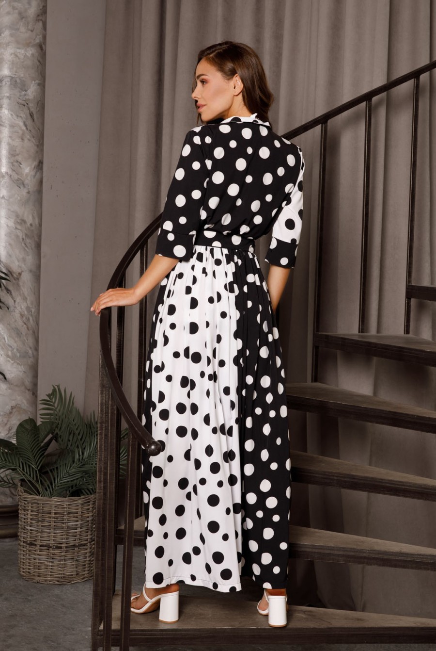 Черно-белое платье-домино в горох- Фото 3