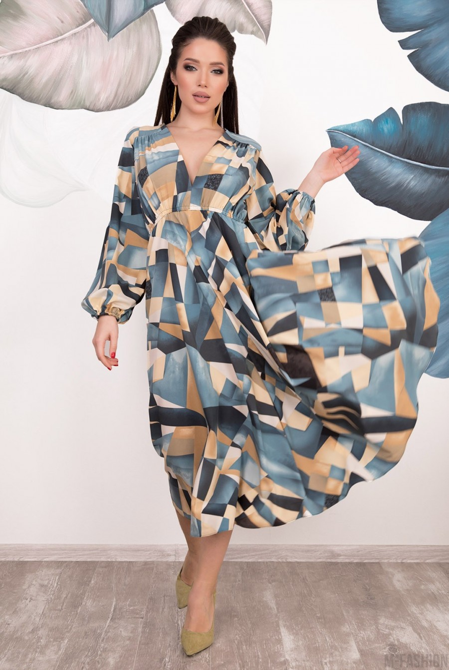 Бирюзовое приталенное платье с рукавами-фонариками - Фото 1