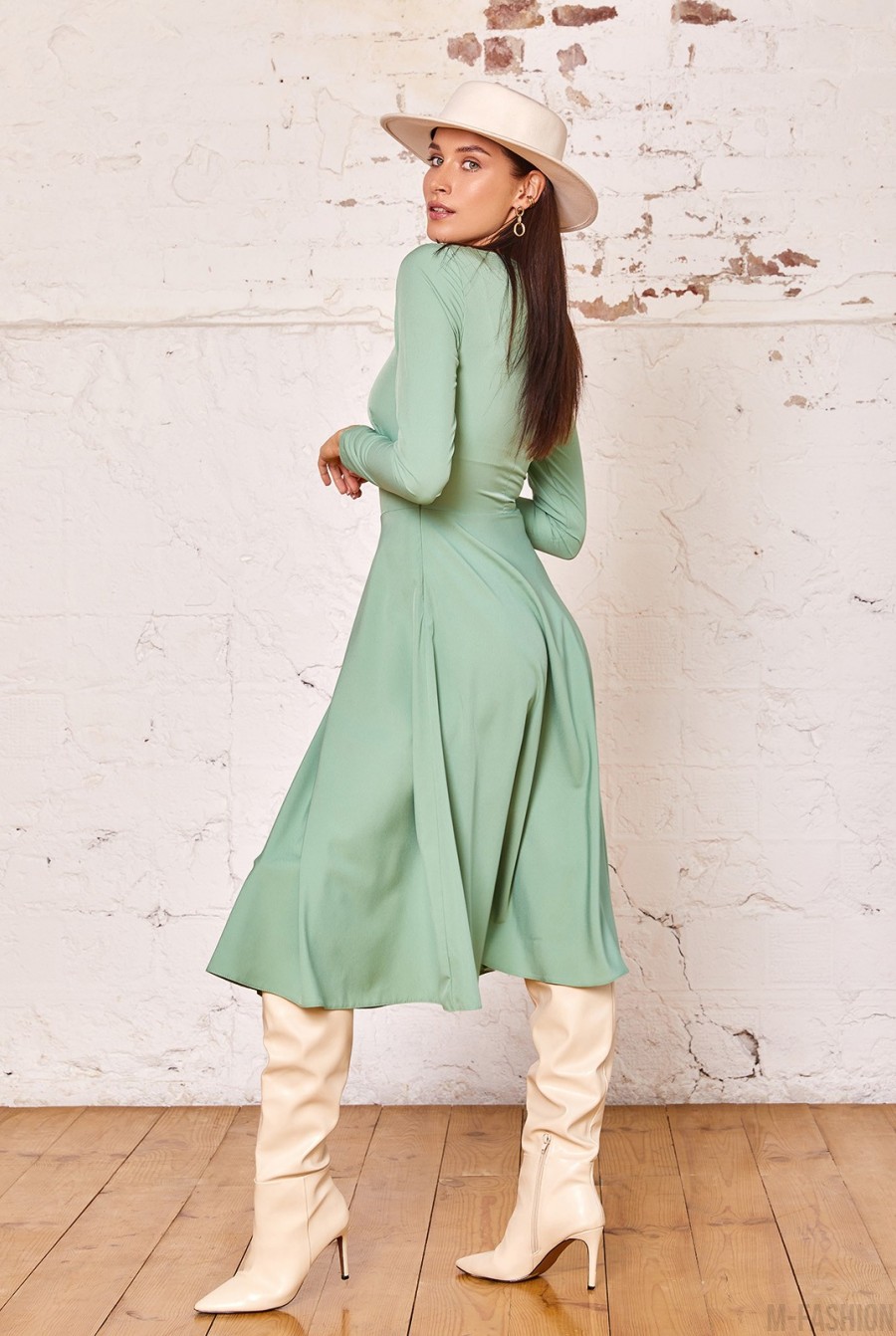 Оливковое классическое платье миди длины- Фото 2