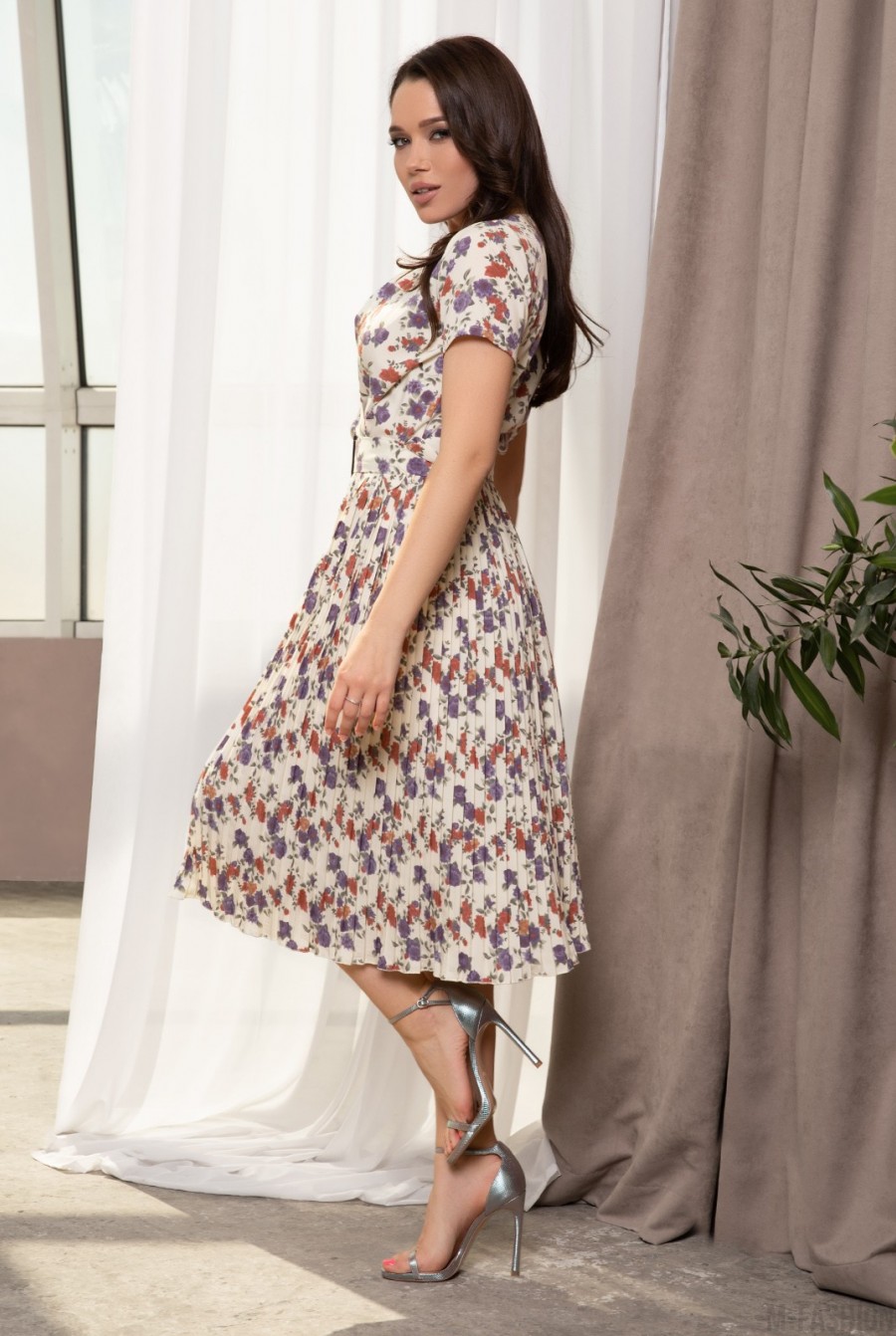 Принтованное классическое платье с плиссировкой- Фото 2