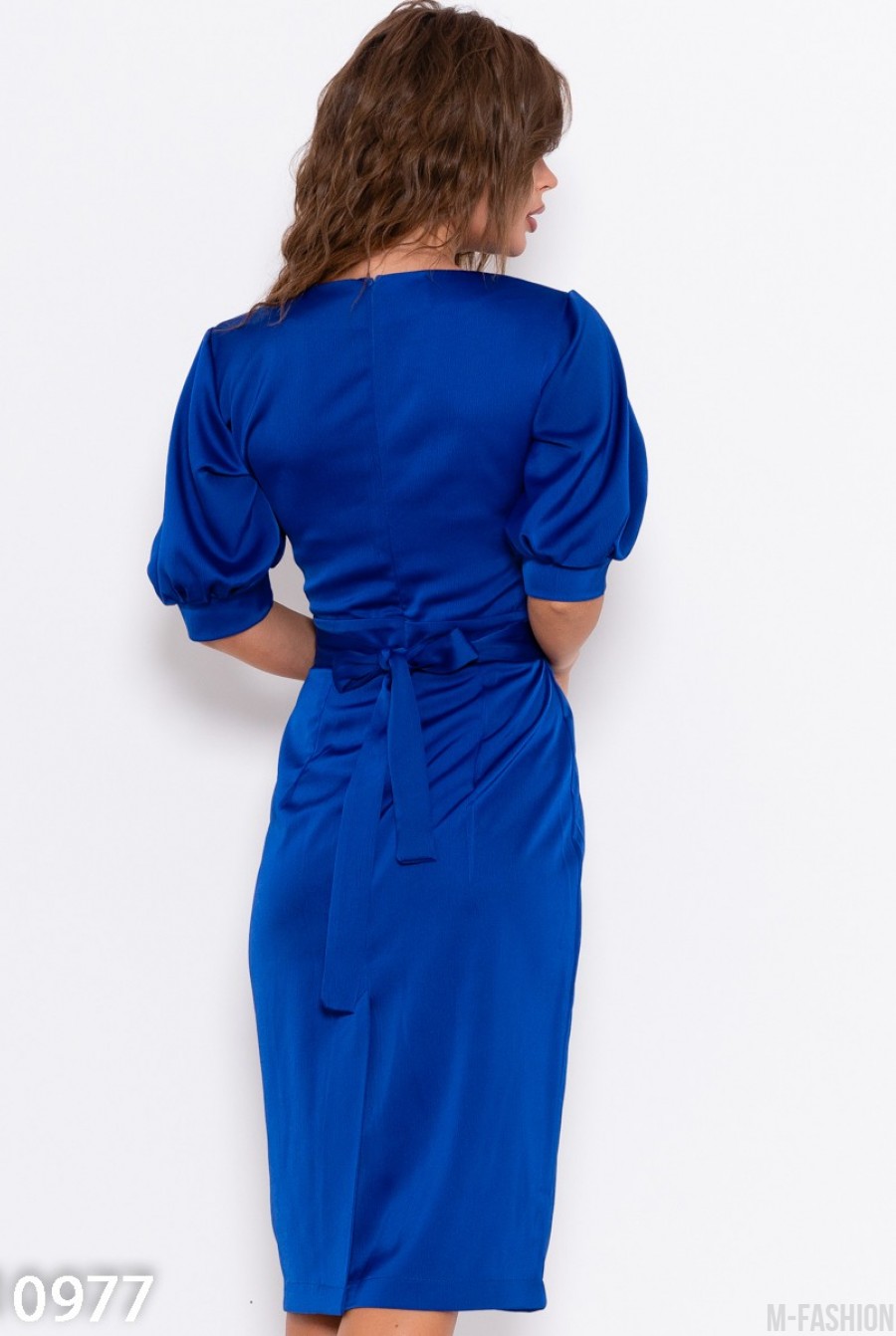 Синее приталенное платье с короткими рукавами- Фото 5