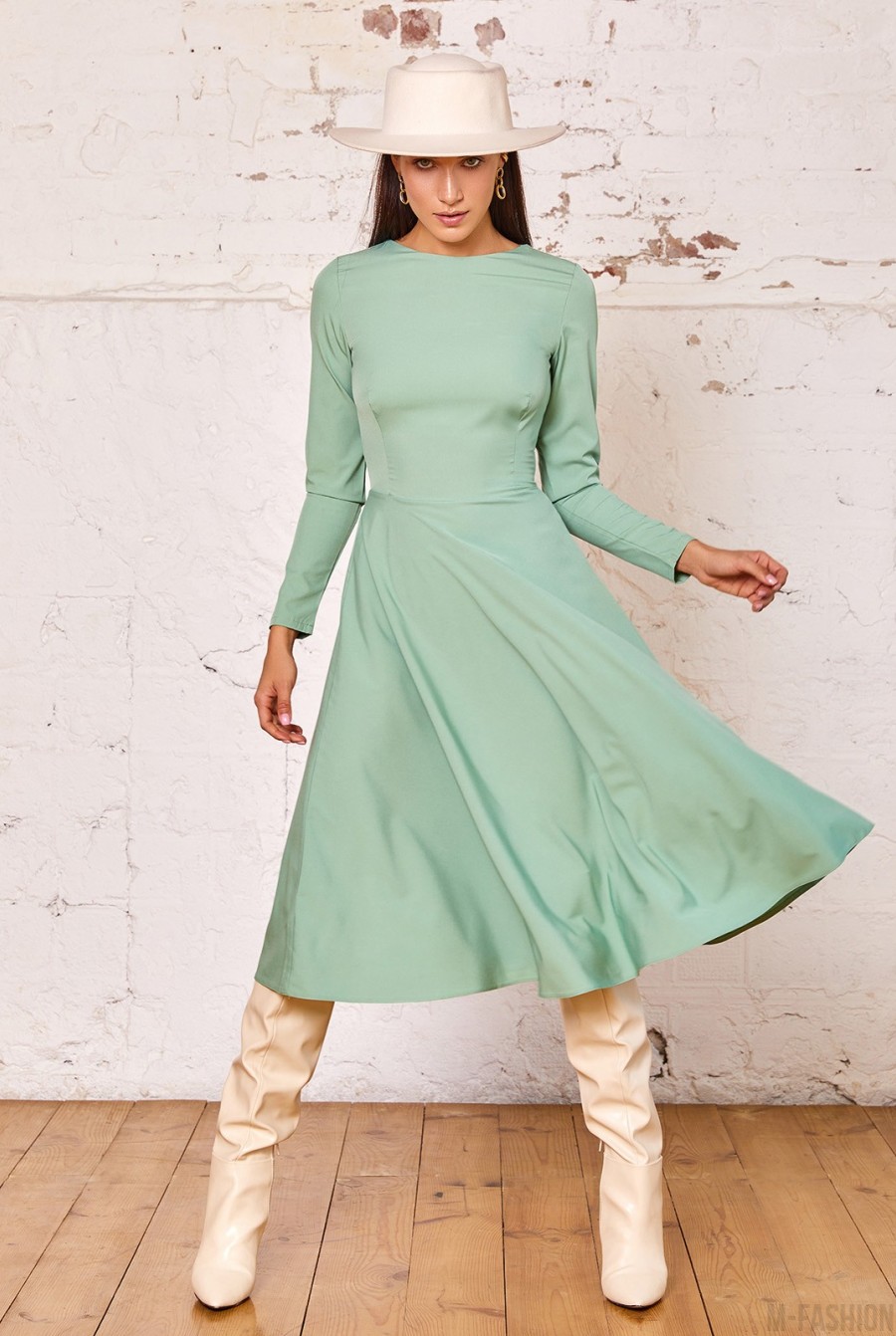 Оливковое классическое платье миди длины - Фото 1