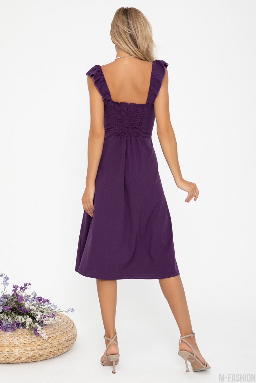 Фиолетовое платье декорированное передним вырезом- Фото 3