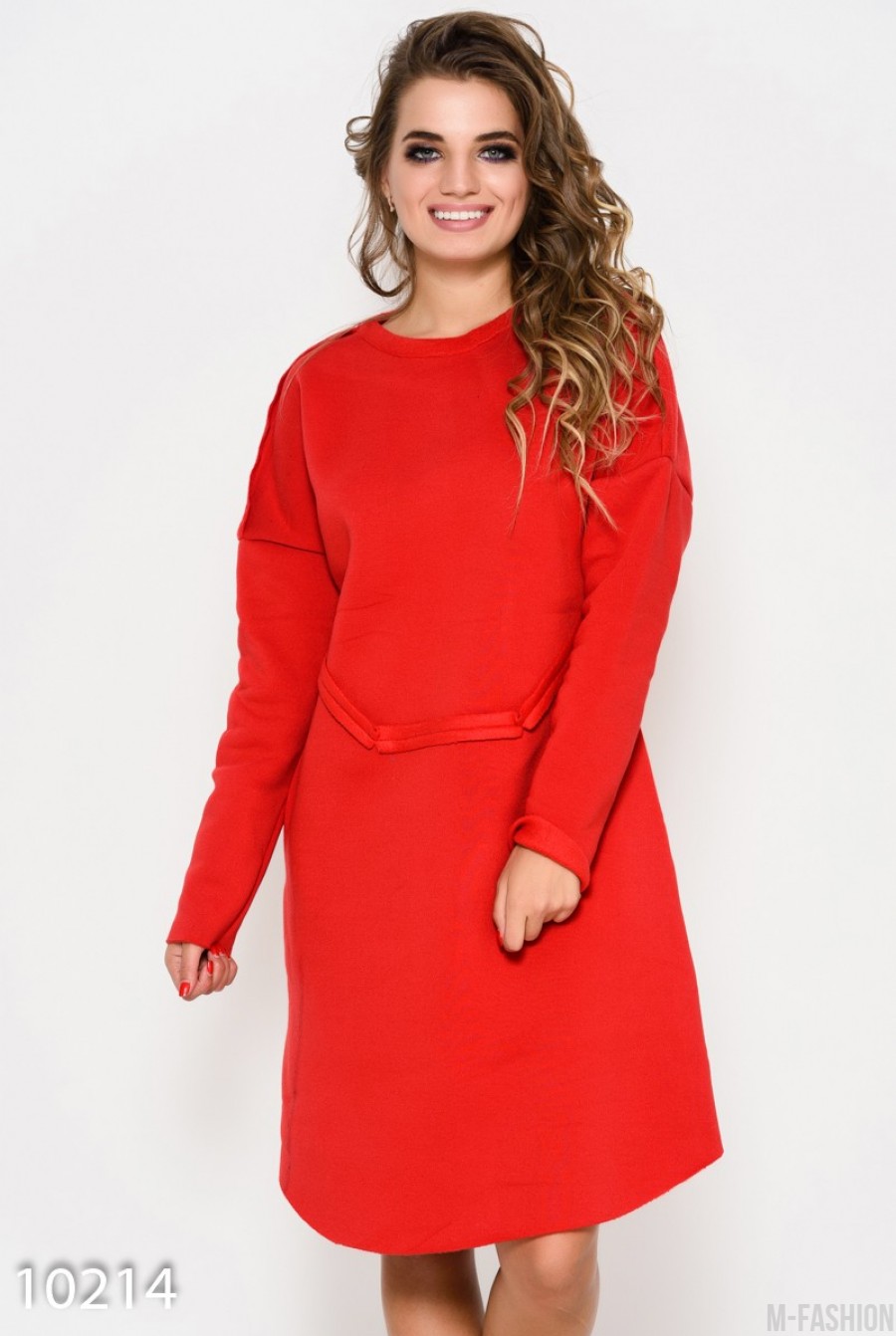 Красное утепленное свободное платье с длинными рукавами и швами наружу - Фото 1