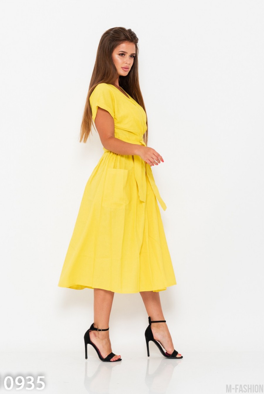 Желтое коттоновое платье на запах с карманами- Фото 2