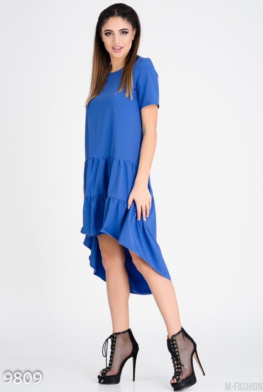 Синее летнее платье с короткими рукавами и присобранной асимметричной юбкой- Фото 3
