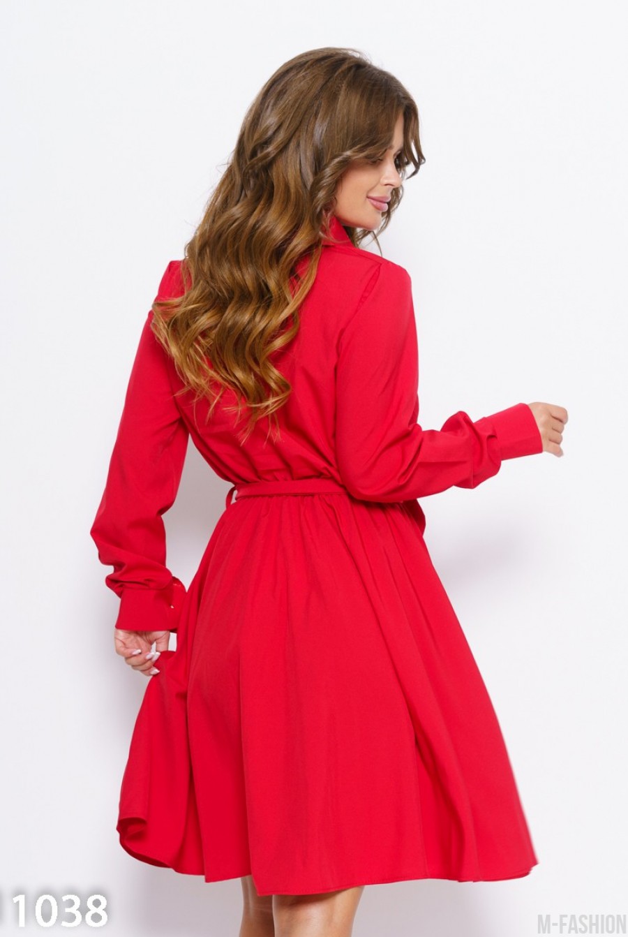 Красное приталенное платье с рубашечным кроем- Фото 5