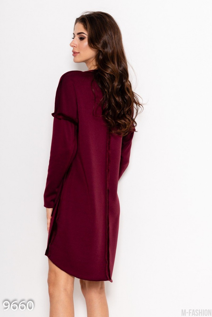 Бордовое теплое однотонное платье из трикотажа на меху с накладными карманами- Фото 3