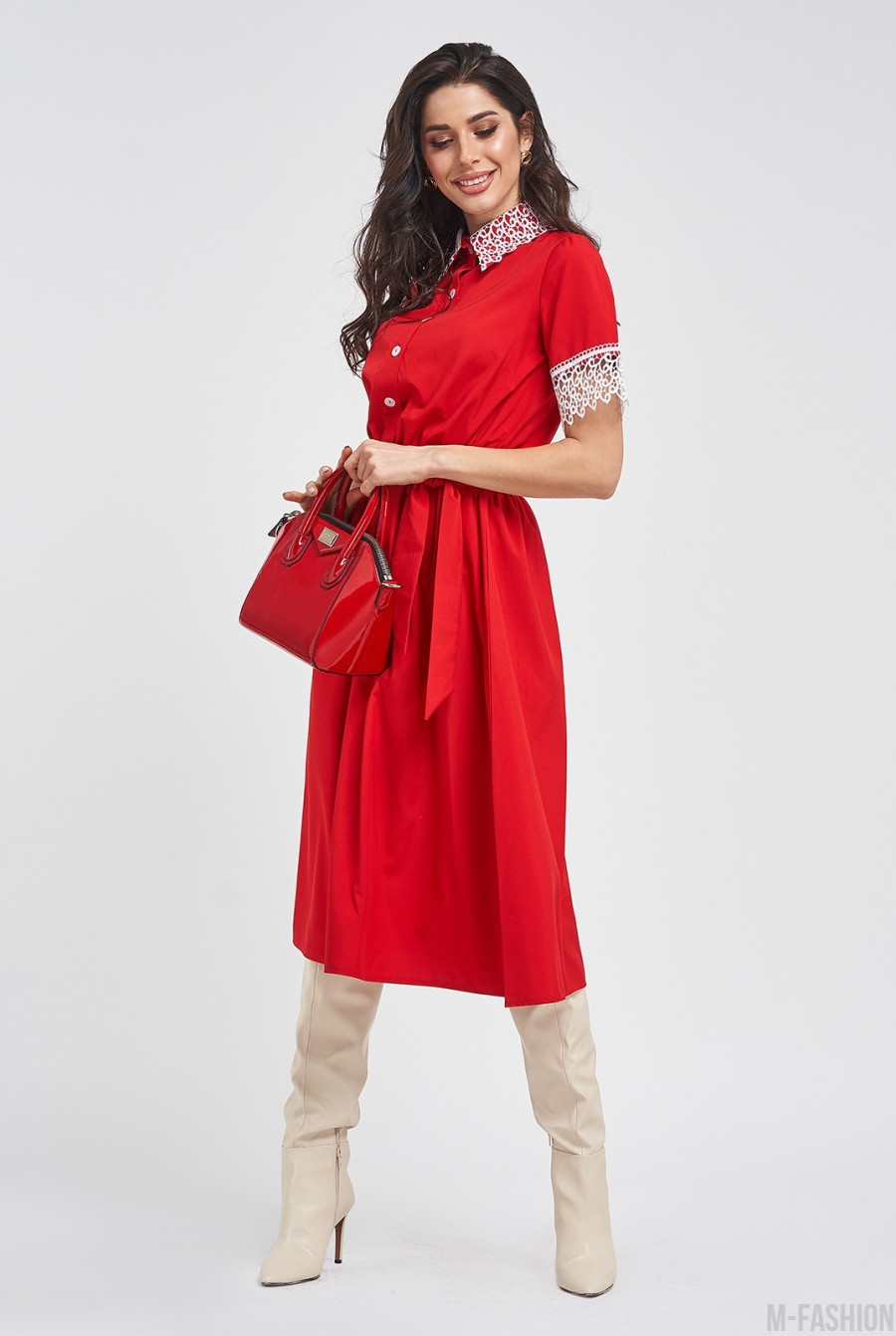 Красное приталенное платье с кружевом- Фото 3