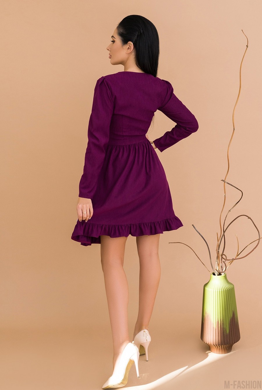 Фиолетовое вельветовое платье с фигурным декольте- Фото 3