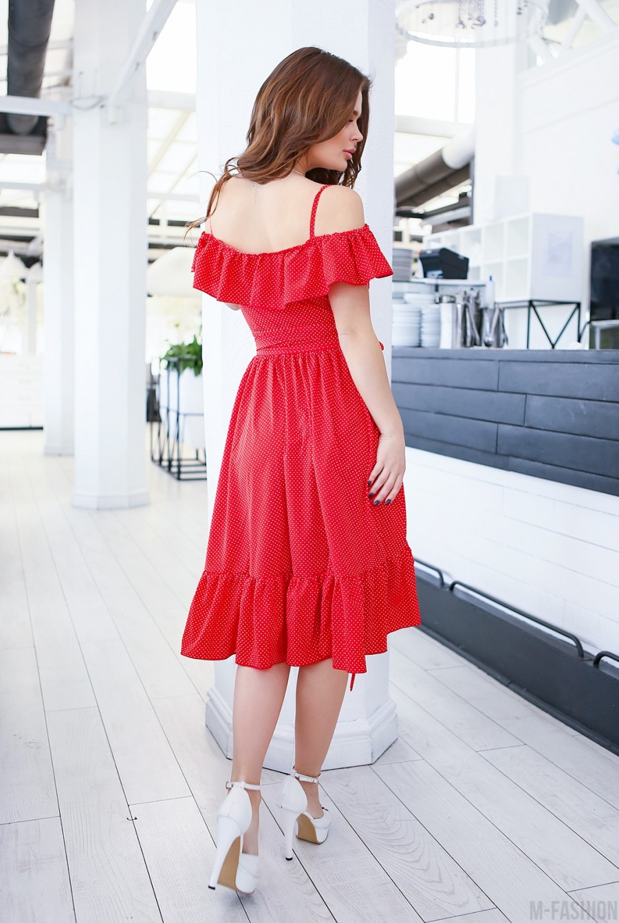 Красное в горошек платье на бретельках с воланами- Фото 6