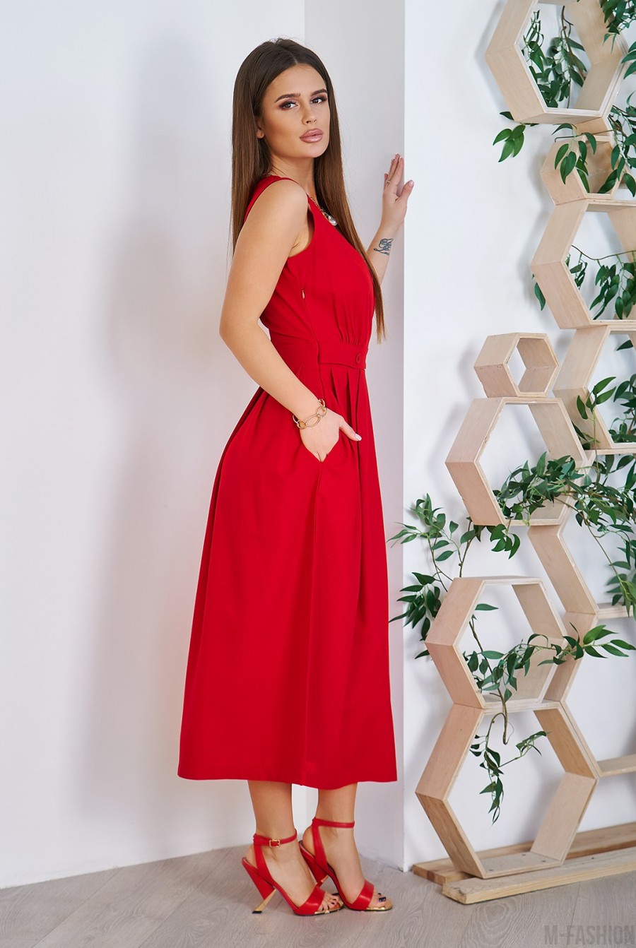 Красное платье с декольте на запах- Фото 3
