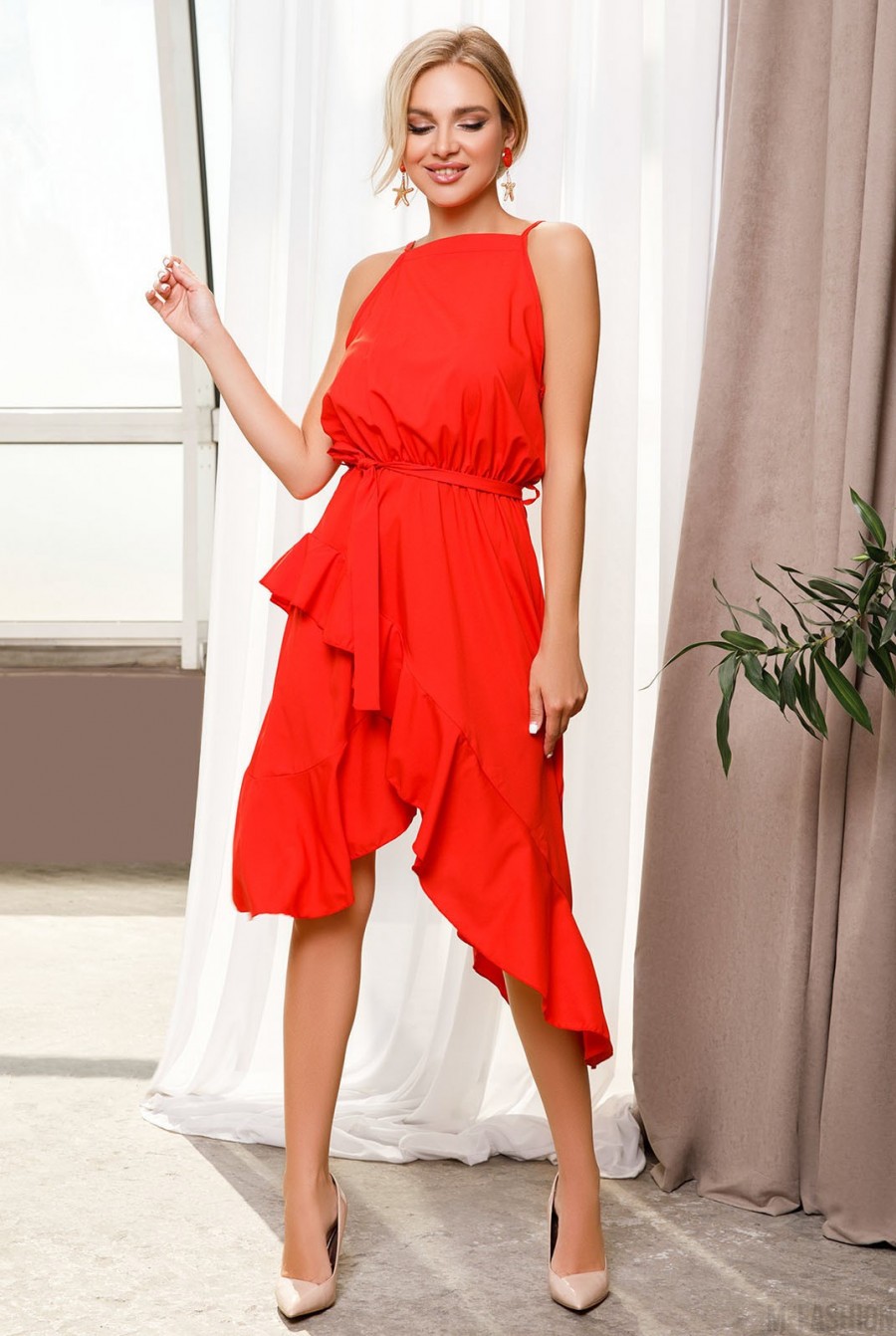 Красное асимметричное платье на бретелях с воланами - Фото 1