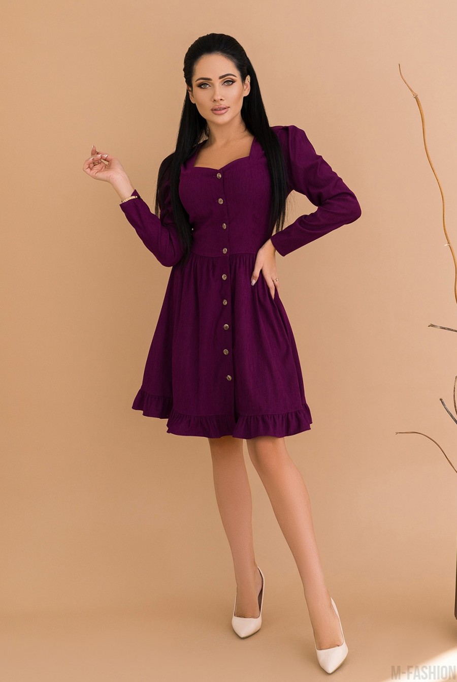 Фиолетовое вельветовое платье с фигурным декольте - Фото 1