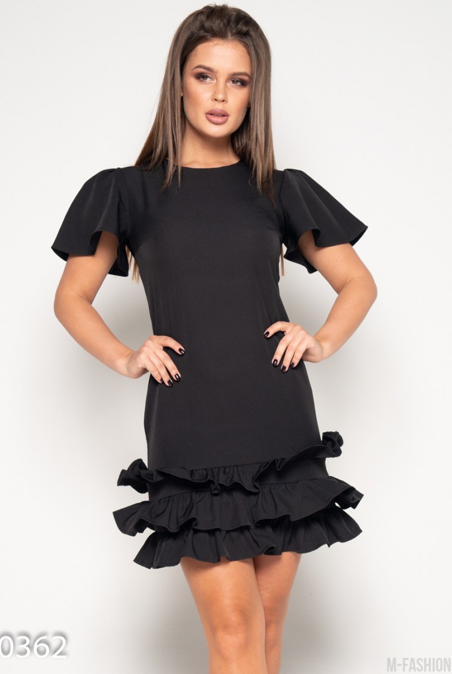 Черное платье с рюшами и рукавами-бабочками - Фото 1