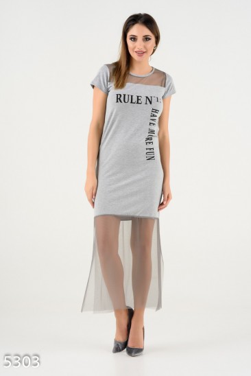 Серое платье-футболка со вставками и подолом из стрейч-сетки