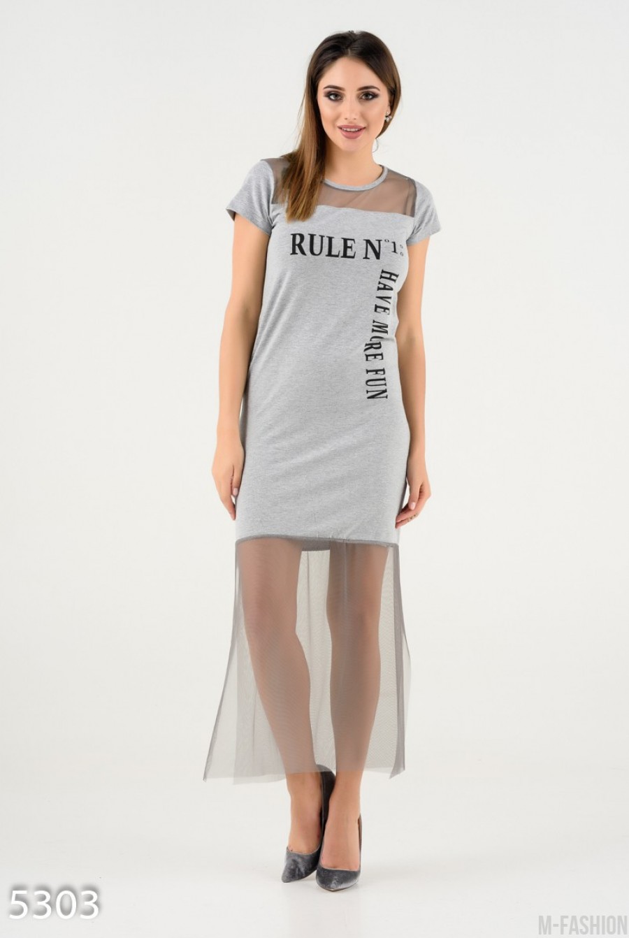 Серое платье-футболка со вставками и подолом из стрейч-сетки - Фото 1