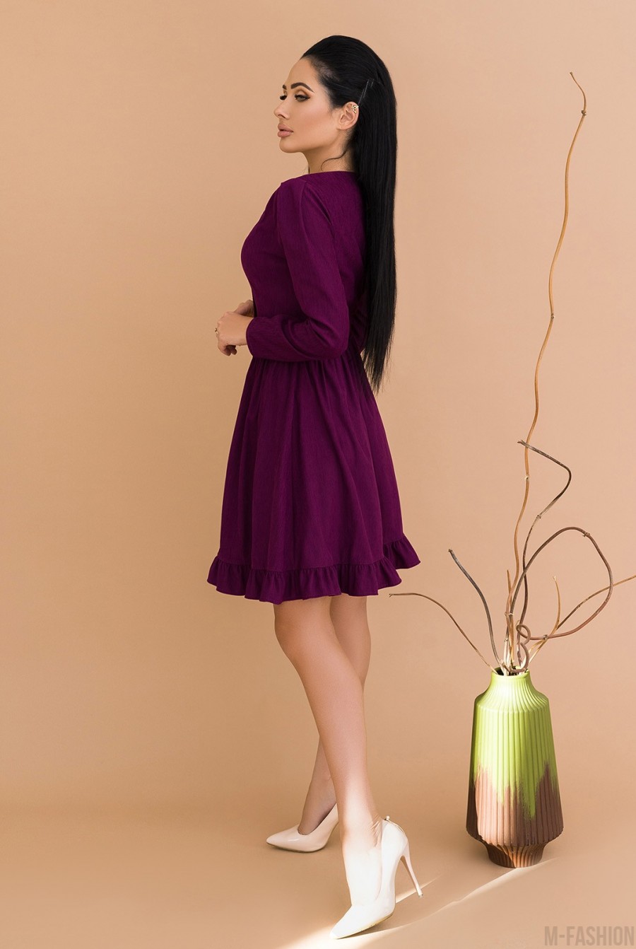 Фиолетовое вельветовое платье с фигурным декольте- Фото 2