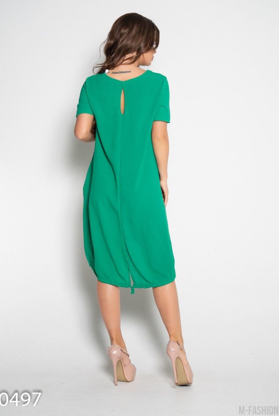 Зеленое свободное платье с короткими рукавами- Фото 3