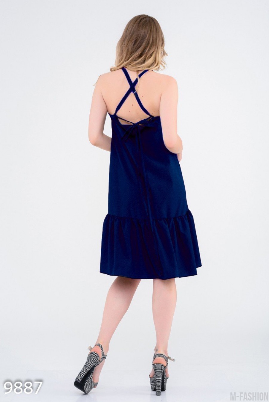 Синее короткое платье со скрещенными на спине бретельками- Фото 3